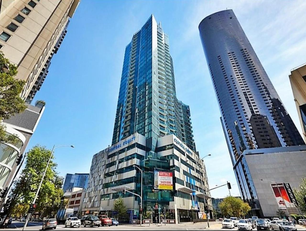 Readyset Apartments At Southbank One Melbourne Exterior photo